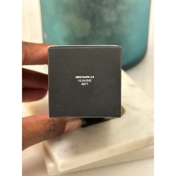 NARS NIB Sheer Glow Foundation 1 fl oz - Med/Dark 2.6 Huahine 4871 - Picture 3 of 5